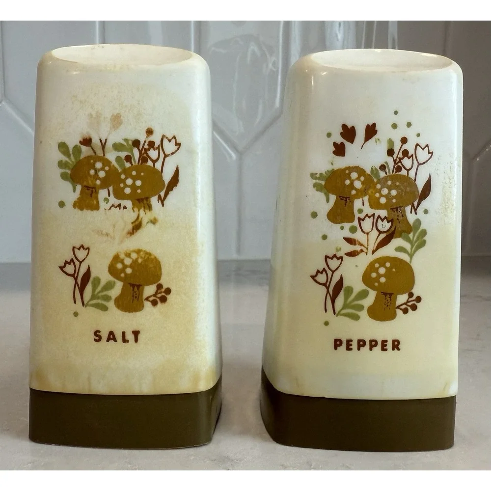 Vintage Salt and Pepper Shakers Mushrooms‎ And Flowers White Brown Set
